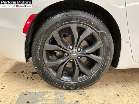 Used 2020 Chrysler Pacifica Touring w/ S Appearance Package image 15