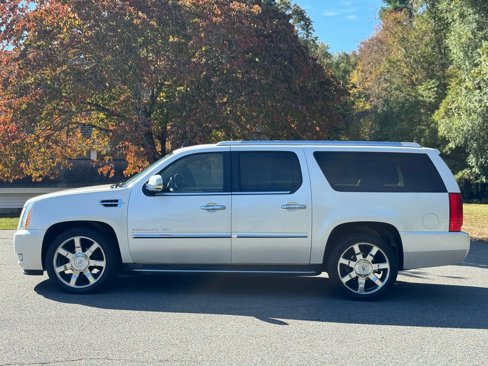 Used 2012 Cadillac Escalade ESV Luxury image 4
