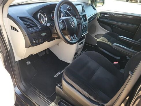 Used 2018 Dodge Grand Caravan SE w/ UConnect Hands-Free Group image 11