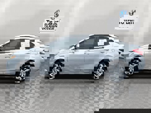 Used 2015 Toyota Corolla LE image 6