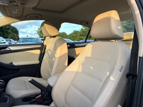 Used 2017 Volkswagen Jetta SE image 18