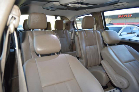 Used 2016 Chrysler Town & Country Touring-L image 45