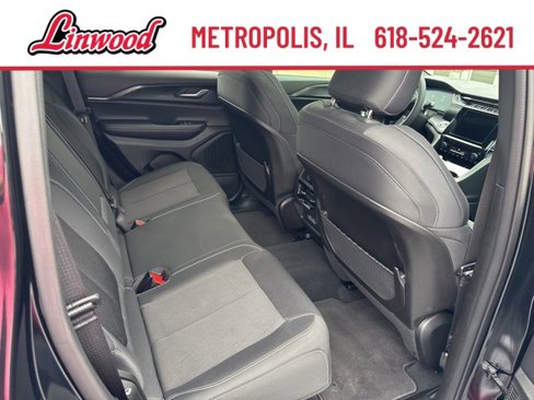 Used 2024 Jeep Grand Cherokee Laredo X image 10