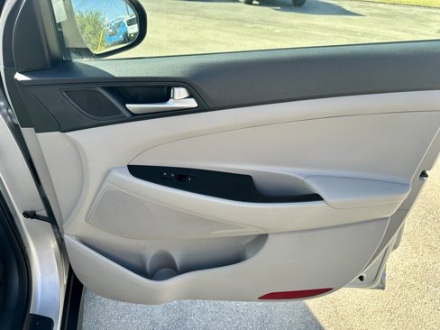 Used 2019 Hyundai Tucson SE image 16