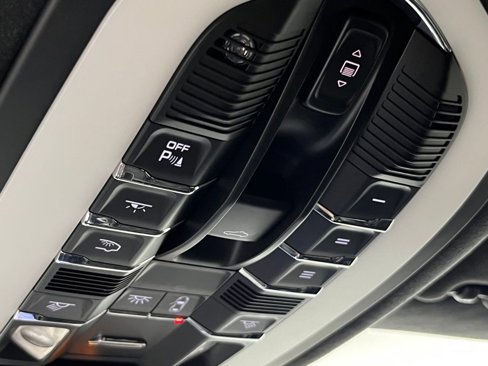 Used 2017 Porsche Macan Turbo image 24