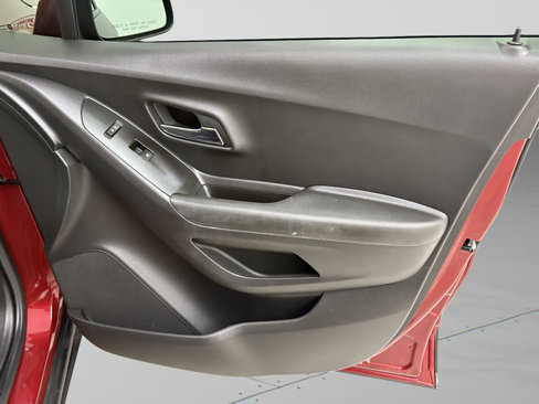 Used 2021 Chevrolet Trax LT image 23