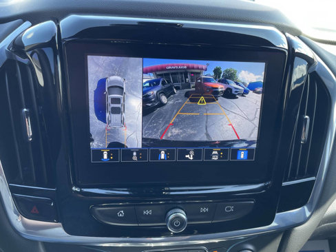 Used 2023 Chevrolet Traverse LT w/ Rear Camera Mirror Package image 23