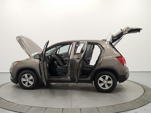 Used 2022 Chevrolet Trax LS w/ Tint and Cruise Package image 12