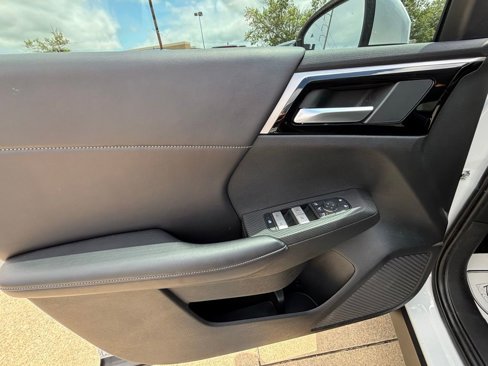 Used 2024 Mitsubishi Outlander SE image 9