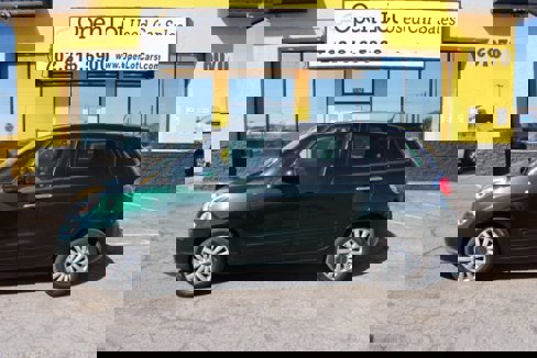 Used 2014 FIAT 500L Easy w/ Popular Equipment Group image 2