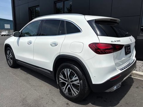 Used 2025 Mercedes-Benz GLA 250 4MATIC image 3