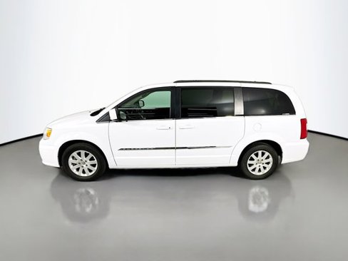 Used 2016 Chrysler Town & Country Touring image 11