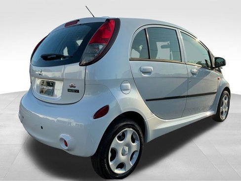 Used 2012 Mitsubishi i image 5