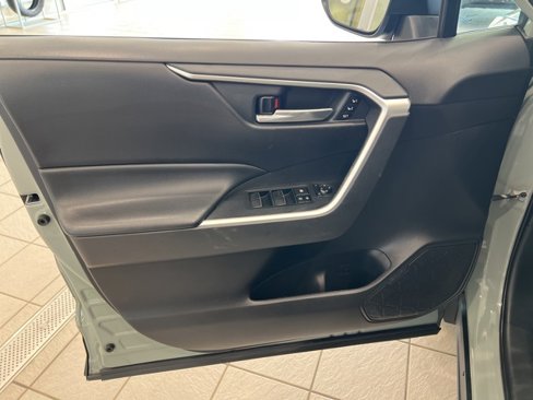 Used 2020 Toyota RAV4 XLE Premium image 11