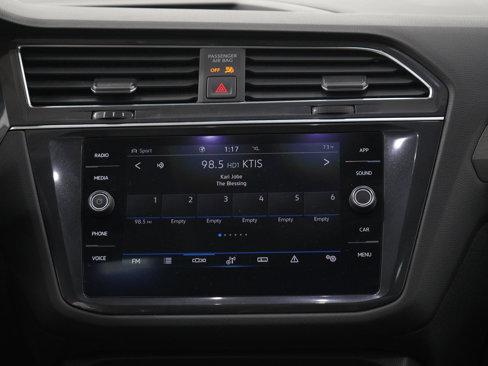 Used 2021 Volkswagen Tiguan SE w/ Panoramic Sunroof Package image 16