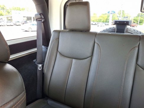 Used 2017 Jeep Wrangler Sahara w/ Connectivity Group image 18