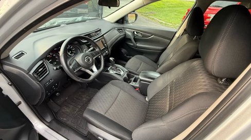Used 2018 Nissan Rogue SV image 18