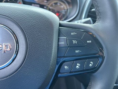 Used 2023 Jeep Cherokee Altitude Lux image 17