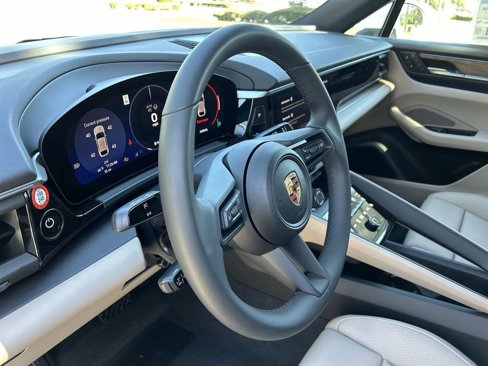New 2025 Porsche Macan Electric image 18