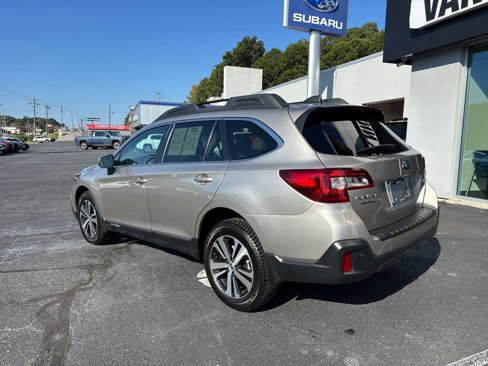Used 2018 Subaru Outback 3.6R Limited image 2