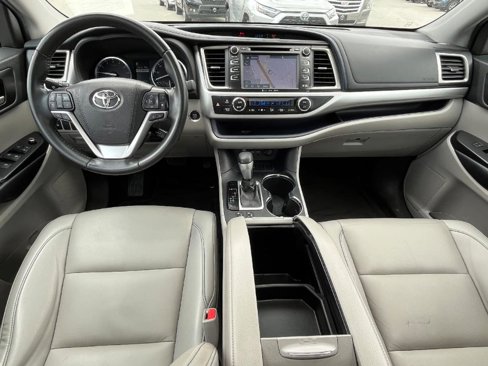 Used 2019 Toyota Highlander XLE image 6