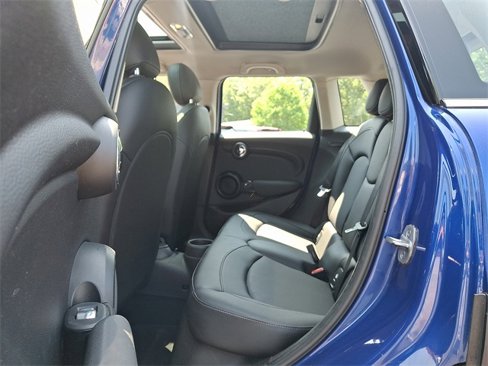 Used 2021 MINI Cooper 4-Door Hardtop w/ Driver Assistance Package image 10