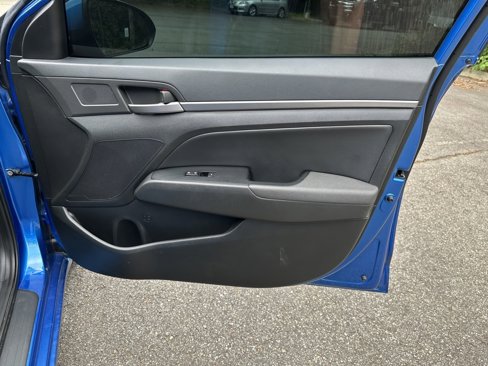 Used 2017 Hyundai Elantra Limited image 17