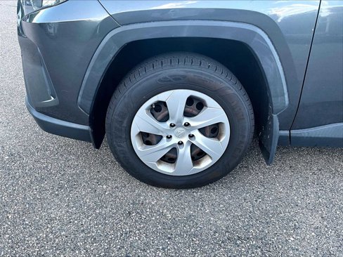 Used 2019 Toyota RAV4 LE image 4