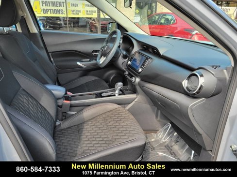 Used 2022 Nissan Kicks SV image 10