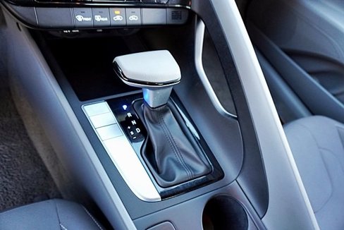 Certified 2024 Hyundai Elantra SEL image 31