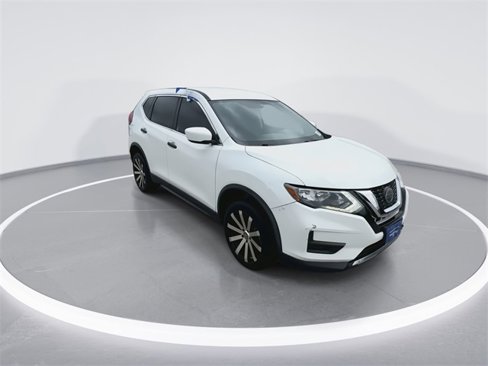 Used 2018 Nissan Rogue S image 2