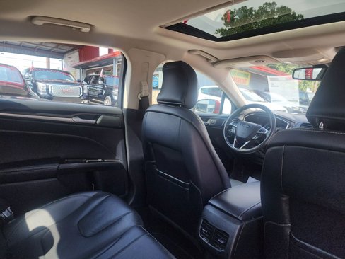 Used 2019 Ford Fusion Titanium image 10