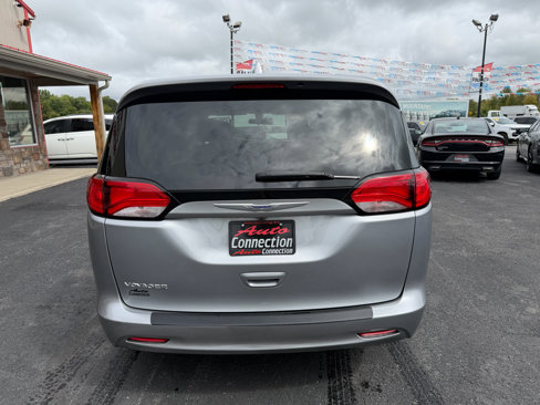 Used 2020 Chrysler Voyager LX image 5