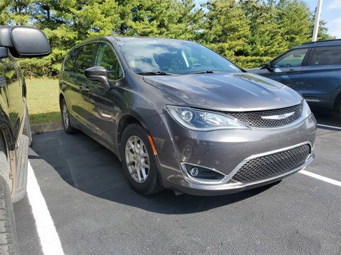 Used 2020 Chrysler Pacifica Touring image 1