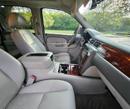 Used 2013 Chevrolet Suburban LTZ image 30