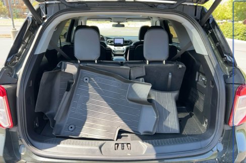 Used 2022 Ford Explorer XLT w/ Equipment Group 202A image 16