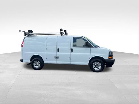 Used 2022 GMC Savana 2500 w/ Driver Convenience Package image 4