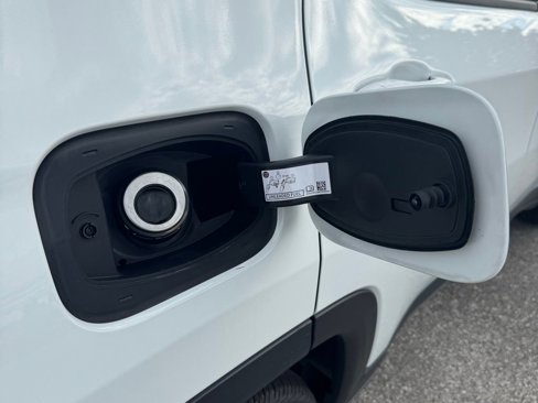 New 2025 Jeep Compass Limited image 8