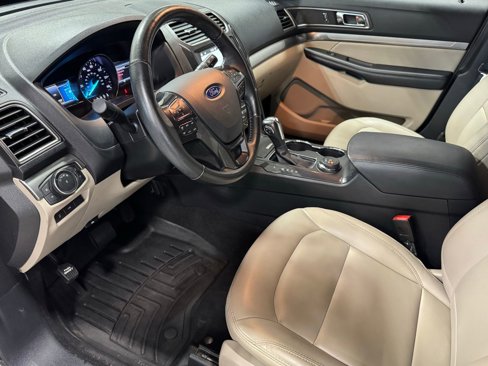 Used 2019 Ford Explorer XLT w/ Equipment Group 202A image 11