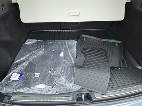 Used 2022 Volvo XC60 B5 Inscription w/ Climate Package image 24