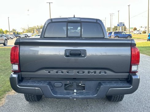 Used 2018 Toyota Tacoma SR image 3