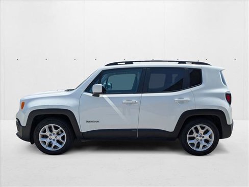 Used 2018 Jeep Renegade Latitude w/ Cold Weather Group image 9