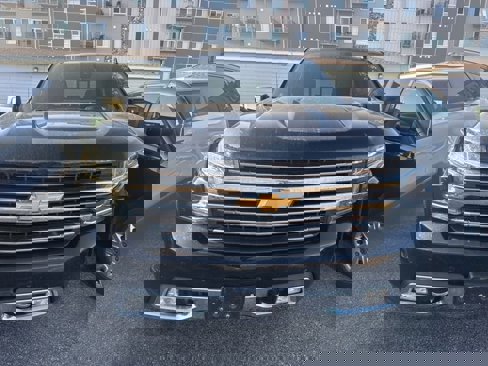 Used 2020 Chevrolet Silverado 1500 High Country w/ Technology Package image 2
