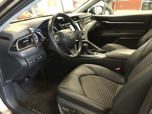 Certified 2020 Toyota Camry SE image 11