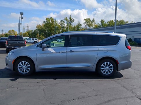 Used 2018 Chrysler Pacifica Touring-L Plus image 3