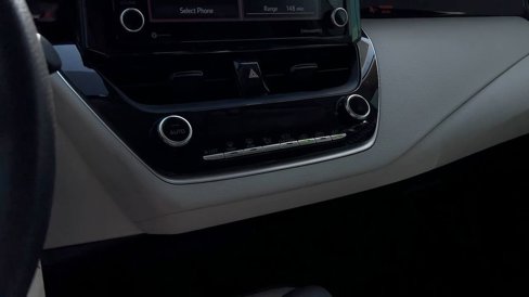 Used 2022 Toyota Corolla LE image 30