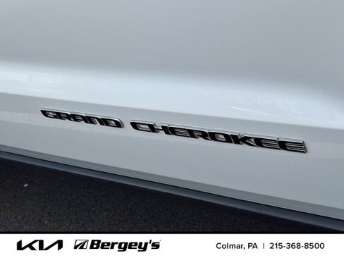 Used 2017 Jeep Grand Cherokee Limited image 5