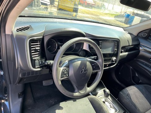 Used 2020 Mitsubishi Outlander ES image 19
