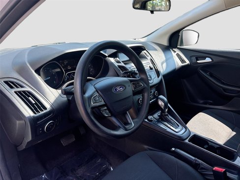 Used 2018 Ford Focus SE w/ SE Appearance Package image 10