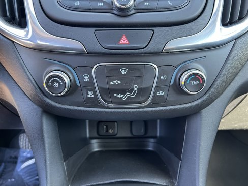 Used 2018 Chevrolet Equinox LT image 21
